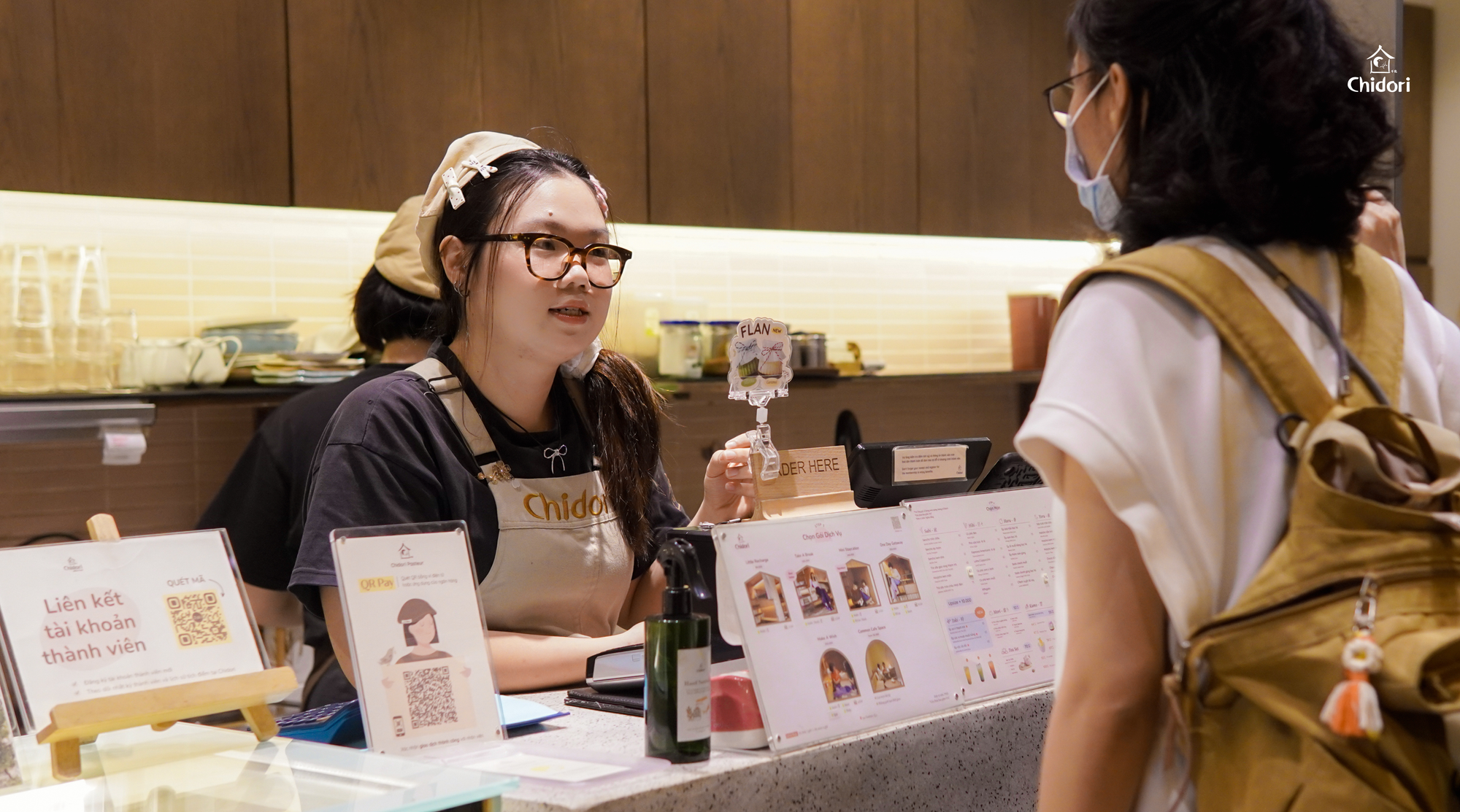 Ngành dịch vụ giúp mình hiểu hơn về con người như thế nào?